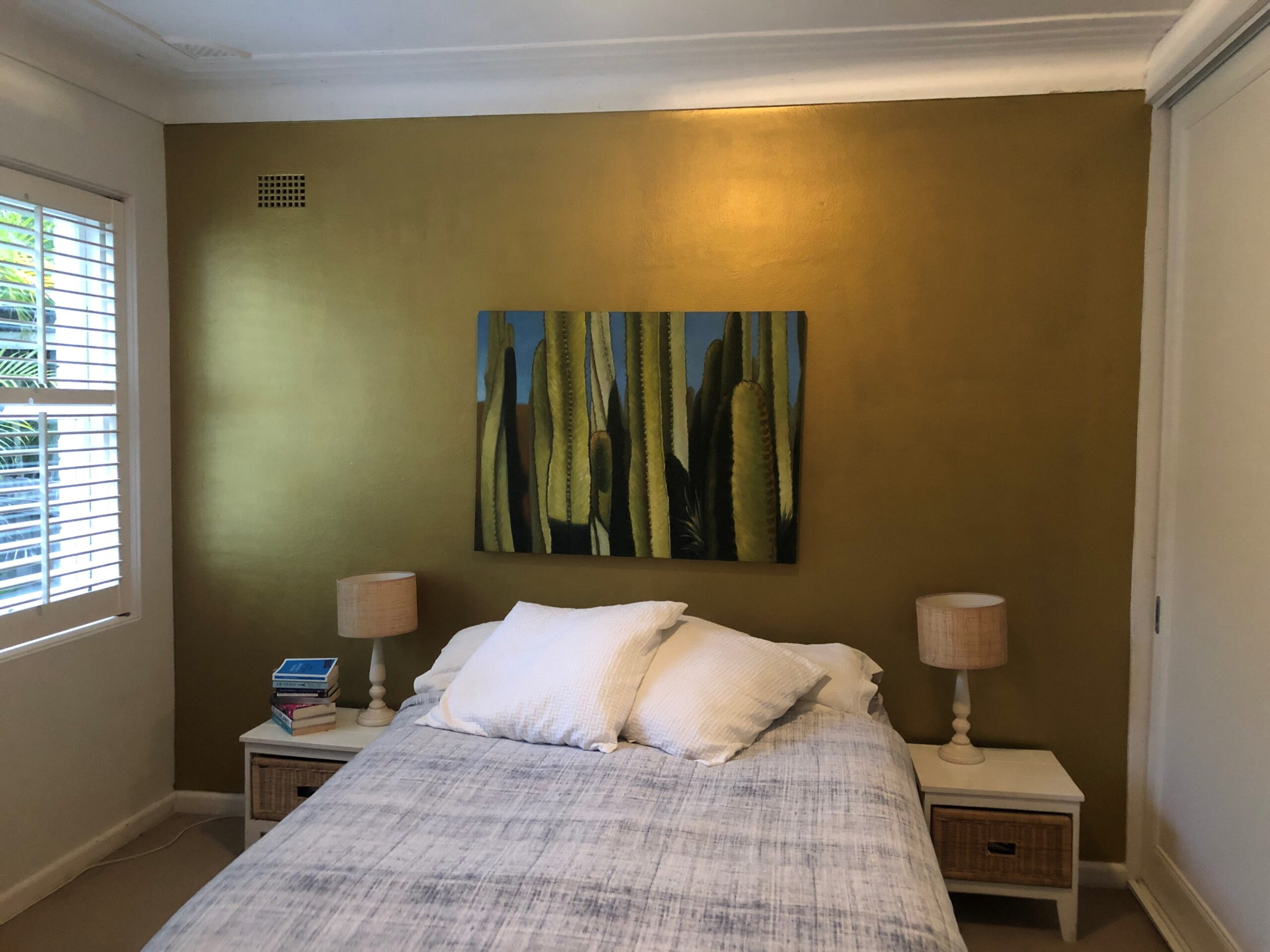 gold paint wall kitchen