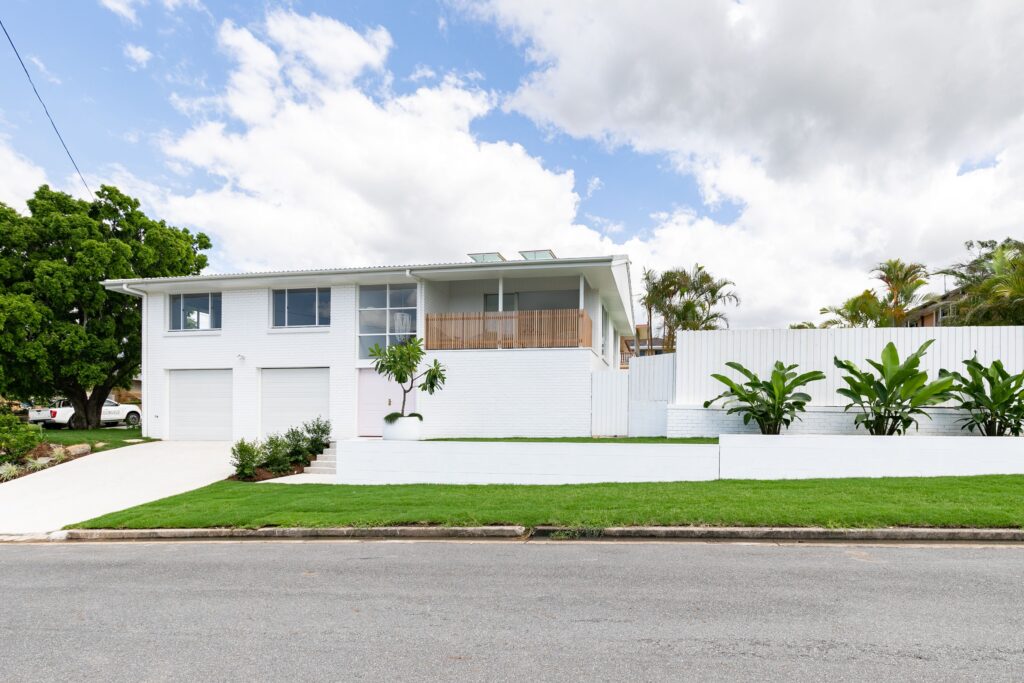 From &#8217;60s Abode to Modern Family Home using WeatherTuff Exterior Coating &#038; LUXAPOOL Epoxy Pool Paint