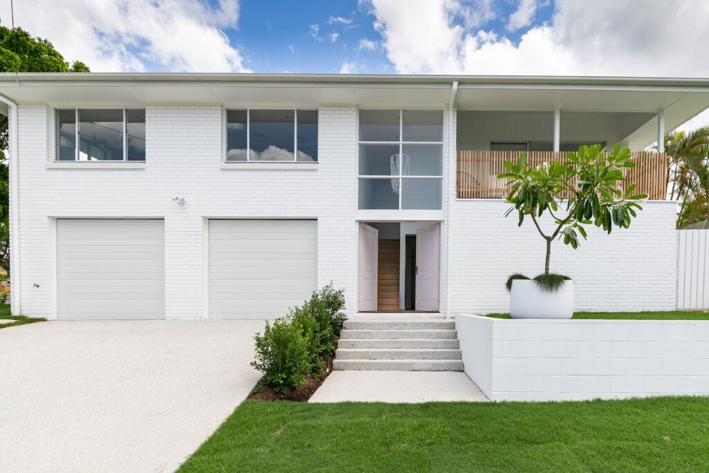 From &#8217;60s Abode to Modern Family Home using WeatherTuff Exterior Coating &#038; LUXAPOOL Epoxy Pool Paint