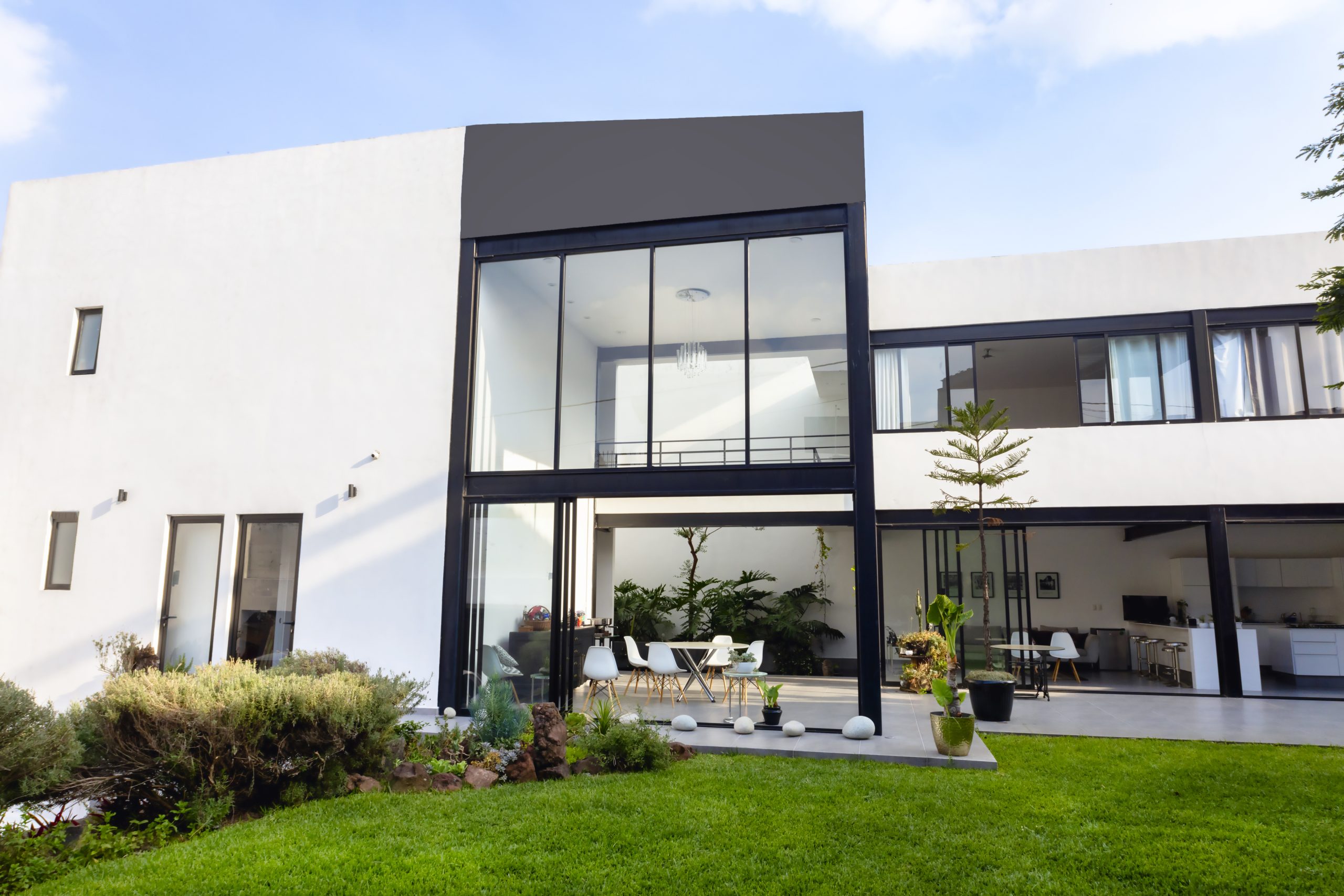 Freshen up your home for Spring 2025: colour trends &#038; eco-friendly paint ideas